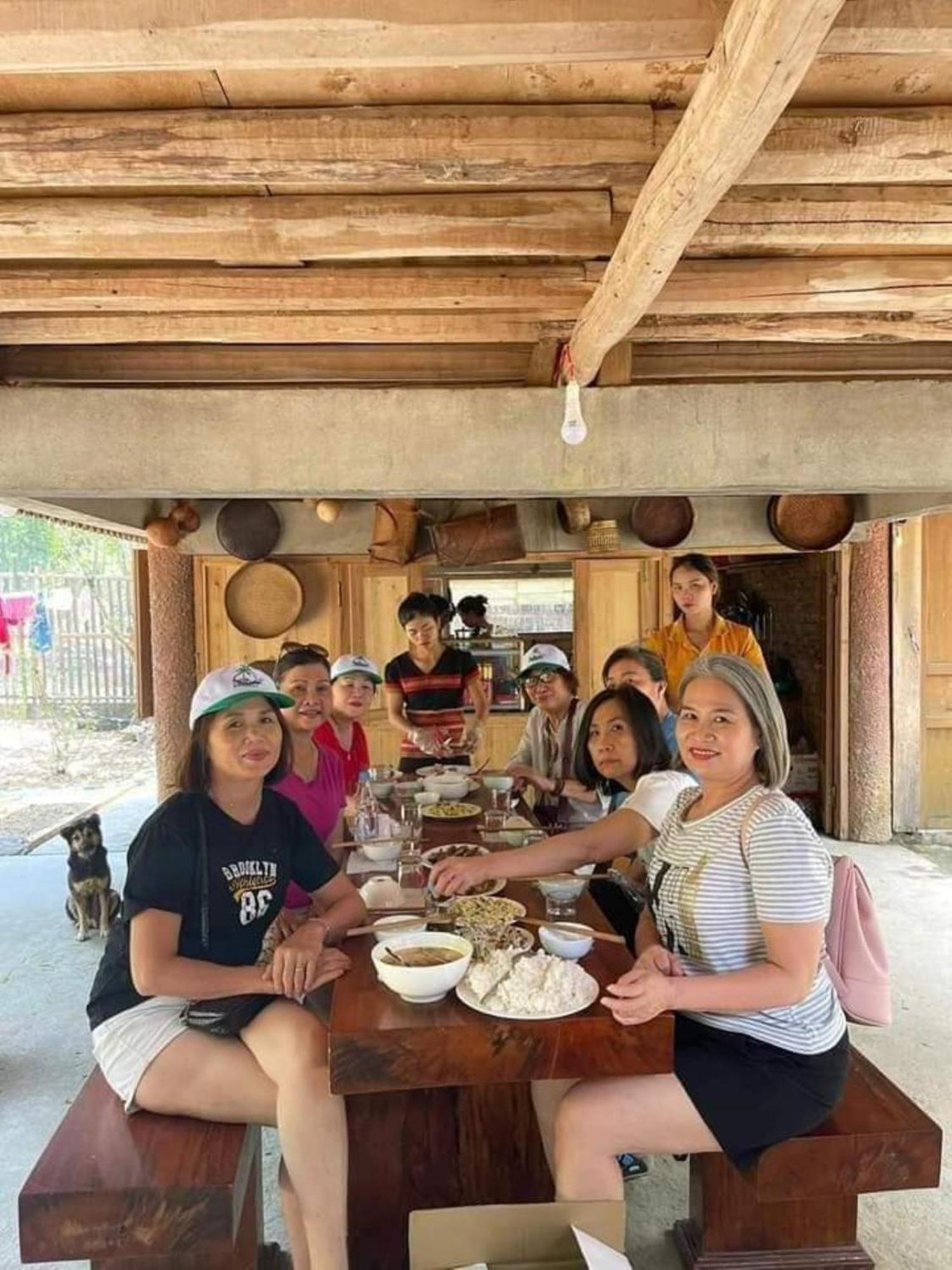 Homestay Ho Son - Thac Anor A Luoi エクステリア 写真